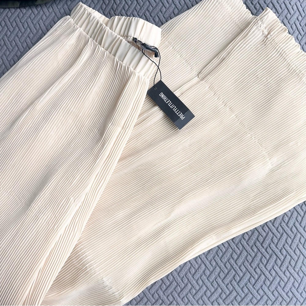 PrettyLittleThing Cream Plisse High Waisted Wide Leg Trousers 4 NWT